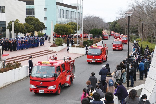 圧巻の消防訓練<br />
令和5年 神栖市消防出初式